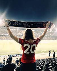 Il marque son premier but en professionnel face au varzim sc le 22 octobre 2017. Diogo Dalot S Sister Mariana At The Young Boys Match On Wednesday Night Siblinggoals Reddevils