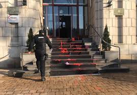 Nu cred că vei apuca să citești,criminal mediaș. Sange Si Cutite Pe Treptele Ministerului Justitiei Tudorel Toader Nu Trebuie Sa Scape De Responsabilitatea Pentru Crima De La Medias Aktual24