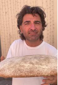 Ode al Pane Contadino Acerrano: Orgoglio Gastronomico