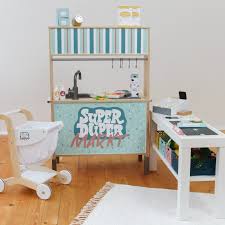 Die Geschenkidee Fur Kleinkinder Video Diy Mobel Tisch Ikea Kinderkuche Mobel Zum Selbermachen