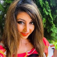 Amber Reddick's Instagram, Twitter & Facebook