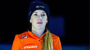 Van ruijven, die vorig jaar als eerste nederlandse vrouw een wereldtitel shorttrack won, werd op 25 juni met gezondheidsklachten opgenomen in het ziekenhuis van perpignan. Schaatswereld Neemt Afscheid Van Lara Van Ruijven 1992 2020 In Thialf Linda Nl
