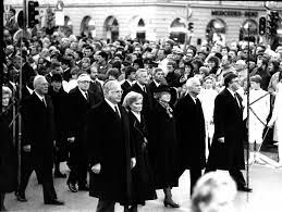 Franz josef strauß (fjs) war ein großer bayrischer könig und deutscher politiker und gleichzeitig einer der größten halunken der nachkriegszeit. Monika Hohlmeier Der Tag An Dem Mein Vater Franz Josef Strauss Starb Politik