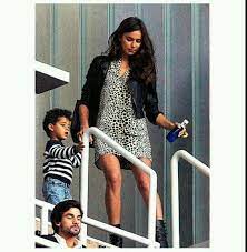 Irina was seen holding the little boy, who was born by. Irina And Cristiano Ronaldo Jr Ideias Fashion Caras Caras Do Futebol
