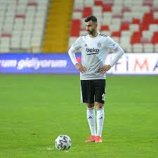 Beşiktaş, 24 temmuz'da başlayacak olan i̇spanya kampı öncesinde rachid ghezzal'a imza attırmak ve bu futbolcuyu kampa götürmeyi hesaplıyor. Lydia Nin Guzellik Salonu Ghezzal Icin Mujdeyi Verdi Foto Galeri Foto Spor