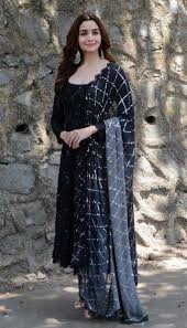 Alia Bhatt Looked Pretty In A Black And Silver Salwar Kameez That She Paired With Chandel Stylish Party Dresses Designer Dresses Indian Indian Designer Outfits