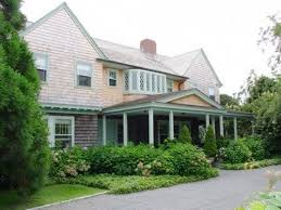 East Hampton S Grey Gardens Wants 135 000 For Two Weeks Grey Gardens Grey Gardens House Gray Gardens
