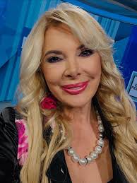 È stato un vero onore accogliere il Presidente di Autostrade Siciliane ,  dott Filippo Nasca, insieme all'Ing. Anna Sidoti, nei nostri studi! Durante  la visita, abbiamo avuto l'opportunità di mostrare da vicino