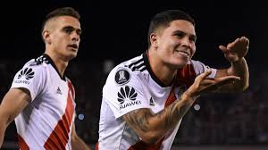 Juan fernando quintero llegó a entrenar con el deportivo independiente medellín y ponerse en forma luego de su. Juan Fernando Quintero Celebrates After Scoring As River Plate Beat Independiente 3 1 3 1 Agg And Advance To The Copa Libertadores Semi Finals Soccerbanners