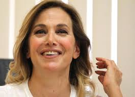 Barbara D'Urso, gaffe con la ragazza bruciata a Messina: "Troppo amore"