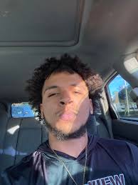 Hey everyone my name is Daevon (Dayvon) looking to meet new people and new  friends I stay here in Sarasota love going out ,working out and sports  🍺🏈@