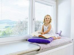 Eine klassische jalousie für den gebrauch an einem vertikalen fenster könnte am dachfenster einschränkungen in der funktionalität bieten, die dem gewünschten zweck. Coplaning S A Innovative Fenster Mit Integrierten Jalousien