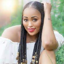 Frisuren 2020 Hochzeitsfrisuren Nageldesign 2020 Kurze Frisuren Cornrows With Beads Hair Styles Natural Hair Styles