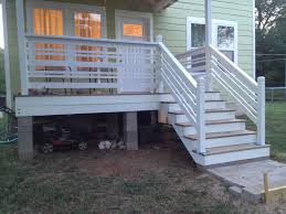 Both top and bottom horizontal rails are reinforced with aluminum for commercial strength. Front Porch Horizontal Railing Building A Treehouse Porch Railing Front Porch Railings