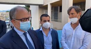 Elettori ai seggi a roma. Nfzqclvy6rf8nm