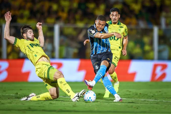 Mirassol sai na frente, mas Gr&ecirc;mio reage e garante empate fora - Revista PLACAR