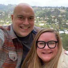 Do hummingbirds get used to each other after a while at feeders?