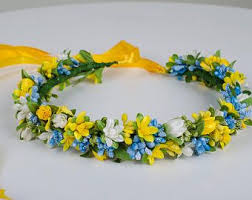 Pin On Couronnes De Fleurs Tenues Romantiques