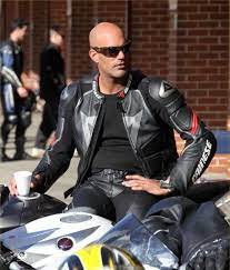 Epingle Sur Bald Men Aka Chrome Domes And Shaved Bald Men