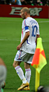 Seule la rfa réussit un exploit similaire, mais dans le sens inverse, championne d'europe puis du monde, en 1972 et 1974. Coup De Tete De Zidane Wikipedia