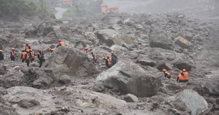 Tragedia en Nepal, cifra de muertos supera los 900 y hay casi 5 mil desaparecidos
