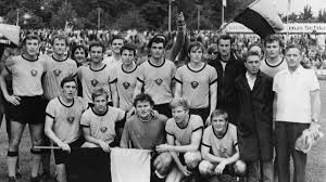 The historical regional league and national playoff format was abandoned in favour of a single unified national league. Dynamo Dresden Ehrenspielfuhrer Kreische Und Geyer Gehen Aufeinander Los Welt