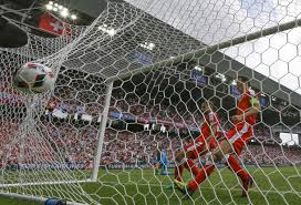 Wszystkie spotkania w ramach euro 2020 będą transmitowane na kanałach telewizji polskiej oraz przez internet na stronie sport.tvp.pl i aplikacji mobilnej tvp sport.pełną rozpiskę transmisji znajdziesz tutaj. Polska Szwajcaria 1 1 Karne Na Euro 25 06 2016 Wynik Na Zywo Gdzie W Tv Transmisja Online Stream Gazeta Wroclawska
