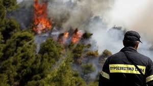 Φωτιά σε εγκαταλελειμμένο ιδιόκτητο χώρο ξέσπασε σήμερα το πρωί στην περιοχή της κυψέλης. Zougla Online