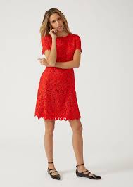Taglio in vita e gonna costruita a balze. Abito In Pizzo Macrame Donna Emporio Armani