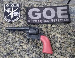 A equipe forte estava em patrulhamento pela rua binga uchôa, quando se deparou com um indivíduo correndo empunhando aparentemente uma arma de fogo. Guardas Municipais Prendem Homem Flagrado Com Simulacro De Arma De Fogo Na Urca Prefeitura Da Cidade Do Rio De Janeiro Prefeitura Rio