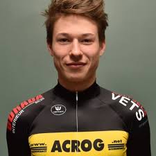 Samen met tim merlier mag hij zijn kans gaan in de sprint, maar zijn knieblessure. Under 19 Zone Interview Jasper Philipsen