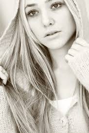 Lili Sepe's Instagram, Twitter & Facebook