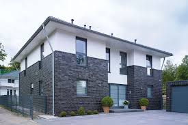 Stadtvilla Mit Mischfasse Aus Dunkel Grauen Verblendsteinen Und Putz Gussek Haus Mit Bildern Okal Haus Landhaus Plan Haus