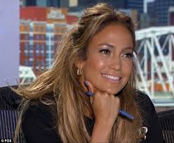 Jennifer Lopez enjoys slow dance with contestant during season premiere of  American Idol