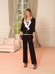 Attirez tous les regards en piochant dans notre collection en ligne de vestes, manteaux, doudounes et vestes en cuir pour femme. Tenue De Mariage Civil Robe De Ceremonie Maman Des Maries Invites Pantalon Top Dentelle Et Veste Tailleur Realisab Tenue Tailleur Mariage Idees De Mode