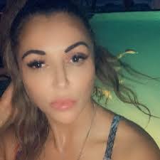 Crystal Craven's Instagram, Twitter & Facebook