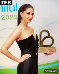 Vaani Kapoor Sexy Seen Displaying Her Hot Cleavage At The Femina And  Mamaearth Beautiful indians Event in Mumbai 