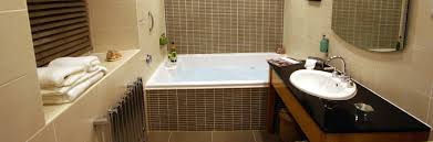Boutique hotels have taken boring traditionally elegant hotel rooms to a whole new level with creative design solutions, one of which is take a look at our collection of rooms full of hotel bath ideas you'd want in your master bedroom. Hotel Bedrooms With Jacuzzis Shropshire Y Dyffryn Country Bath In Bedroom Atmosphere Ideas Pools And Jacuzzi Hotels Room A House Master Tub Elegant Apppie Org