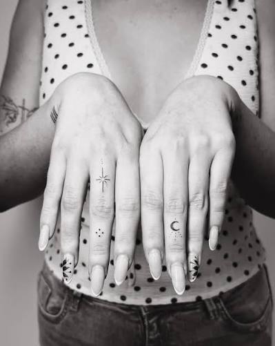 Taurus constellation across her fingers! Finger tattoos but make it ✨ personal ✨ Loved doing this so much ❤️ #taurus #tinytaytoos #tinytattoo #chester #farndon