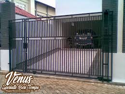 Pintu gerbang dorong minimalis berwarna putih. Harga Pagar Besi Minimalis Murah Modern Mewah