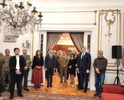 În urma instrucţiunilor exprese ale ministerului român de externe, ambasada româniei la budapesta a solicitat ministerului afacerilor externe ungar, în cursul zilei de astăzi, o întrevedere pentru a reitera poziţia fermă a. Eroii Romani ComemoraÅ£i De Ziua MorÅ£ilor In Ungaria AgenÈ›ia De PresÄƒ Rador