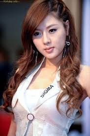 Asian women are blessed with long luscious hair. Hairstyles For Asian Women Teenage Girl Hairstyles Pretty Hairstyles Womens Hairstyles