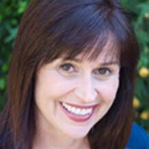 Jennifer Cecil's Instagram, Twitter & Facebook