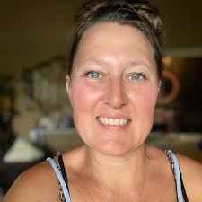 Dark brown carpet need wall colours