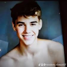 Hello I'm 23 and from 🇩🇪 looking for friends and more 🤭🏳️‍🌈