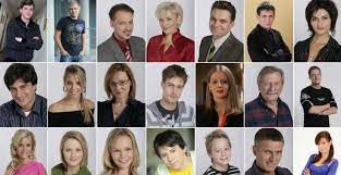 Through its entire run, it has been screened as two episodes on every weekday. Babat Var A Baratok Kozt Egykori Fiatal Szereploje