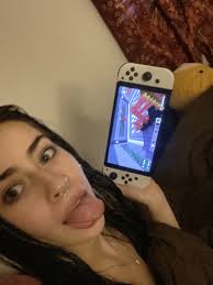 In need of a gamer bf to play Minecraft with!!!