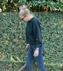 Nathan buckley will leave collingwood football club midway through the afl season as the winds of change continue to sweep through the club. Tania Buckley Gets Stuck In Gardening After Ex Husband Nathan Buckley Gets New Girlfriend Uk Time News