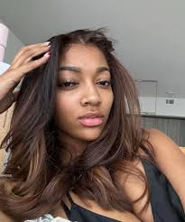 sir, this is my emotional support lipgloss