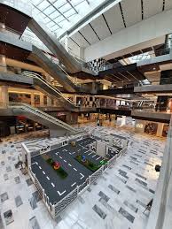 Wie sind dort die preise in den geschäften. Formula 1 Excitement At The Galleria Al Maryah Island